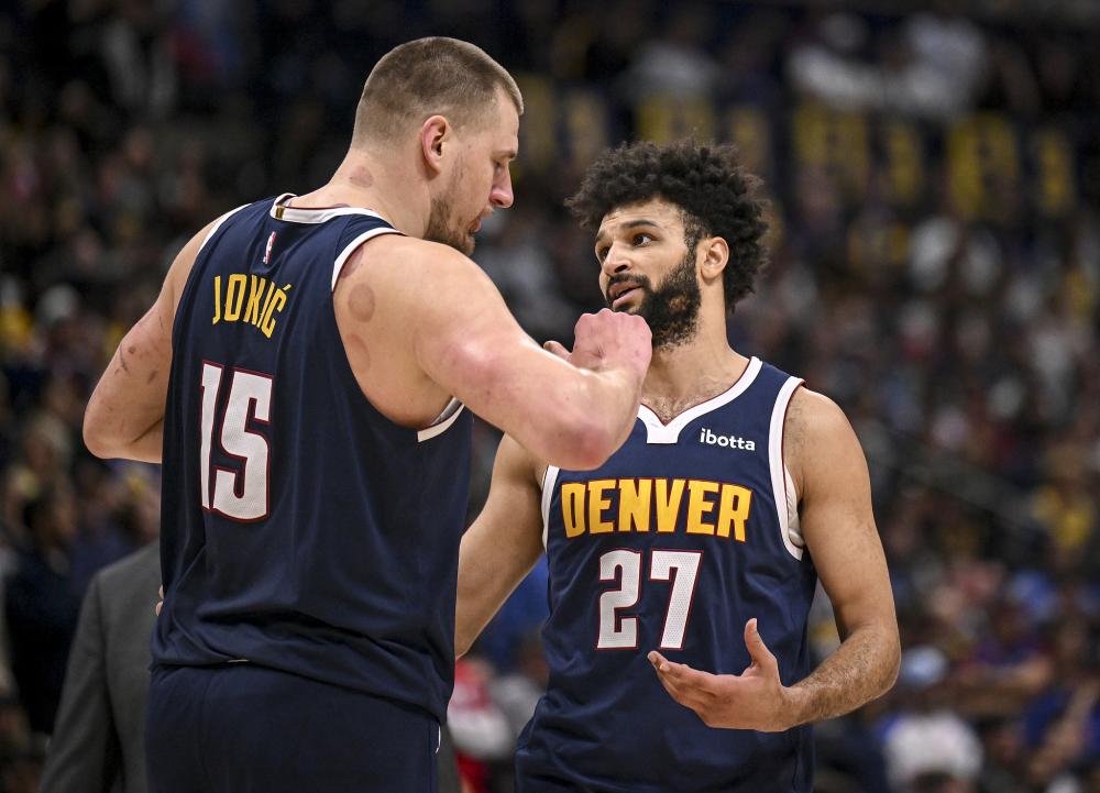 方两名防守 方两名防守