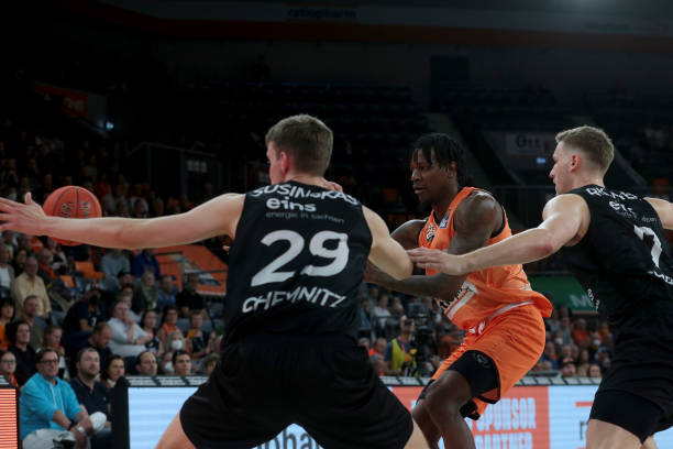 男篮在锋线 男篮在锋线